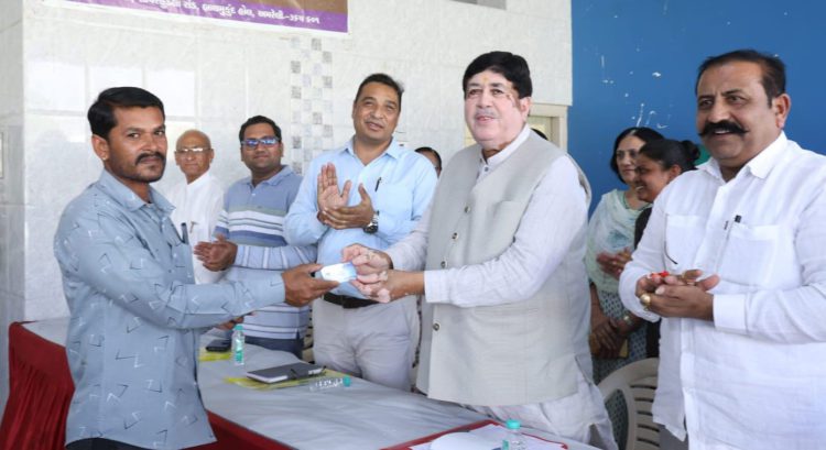 Celebrating IYC 25: Amreli DCCB distributes ATM card