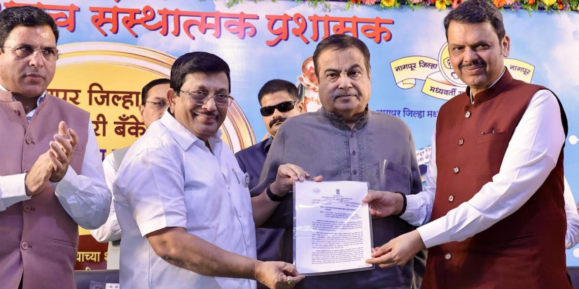 MSCB takes charge of Nagpur DCCB in presence of Gadkari and Fadnavis