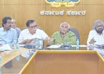 Rajanna holds meeting on Bidar Co-op Sugar Factory