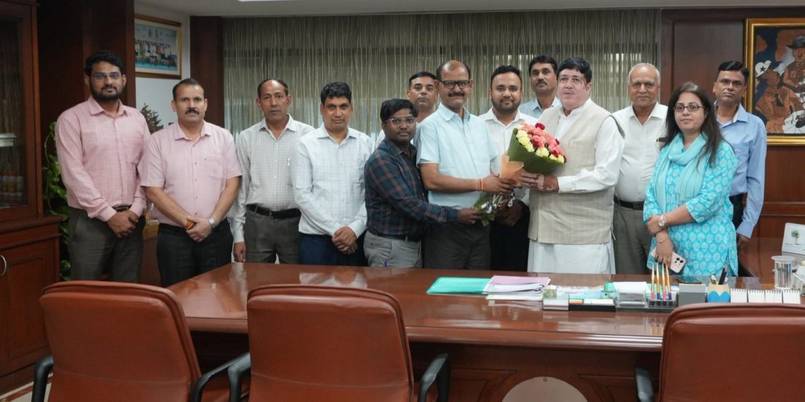 IFFCO: Newly elected Union leaders meet Sanghani