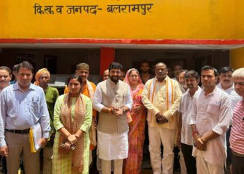 MoS Mohol visits Sekhuikala PACS in Balrampur