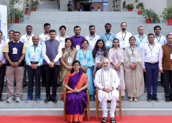 Shah inaugurates co-op complex in Ahmedabad