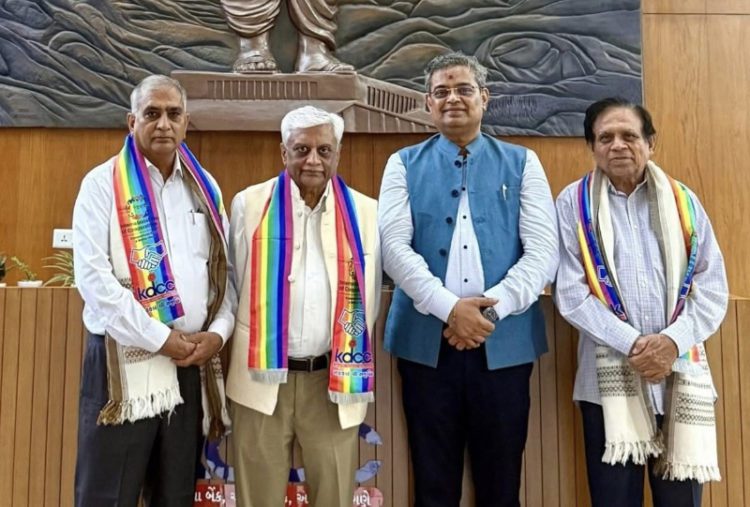 Top Cooperators pay a visit to Kaira DCCB Headquarters