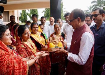 Chouhan hails ‘Lakhpati Didis’ as Pillars of Rural Progress