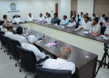 NFCSF delegation shares their foreign experiences with Pawar