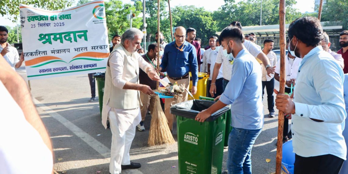 MoS Gurjar leads Nationwide Swachhata drive in New Delhi