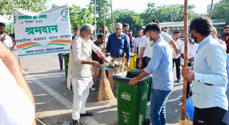 MoS Gurjar leads Nationwide Swachhata drive in New Delhi