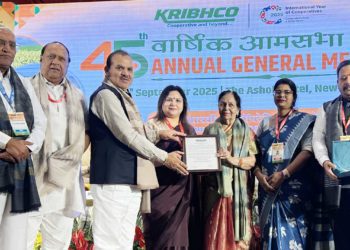 Arvind Tagadiya & Shailajadevi bag Kribhco Sahakarita Award