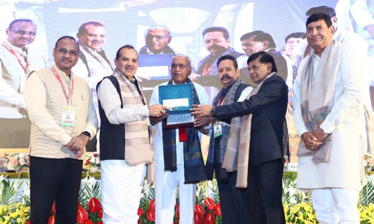 Arvind Tagadiya & Shailajadevi bag Kribhco Sahakarita Award