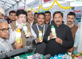 Sanghani showcases Nano fertilizer to Dy CM
