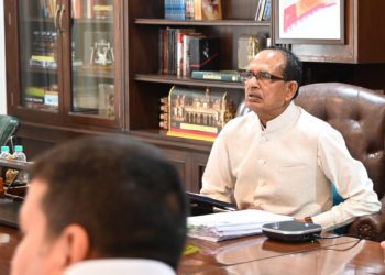 Minister reviews Crop Progress, fertiliser & water readiness