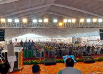 Chouhan addresses farmers in Beed, Maharashtra