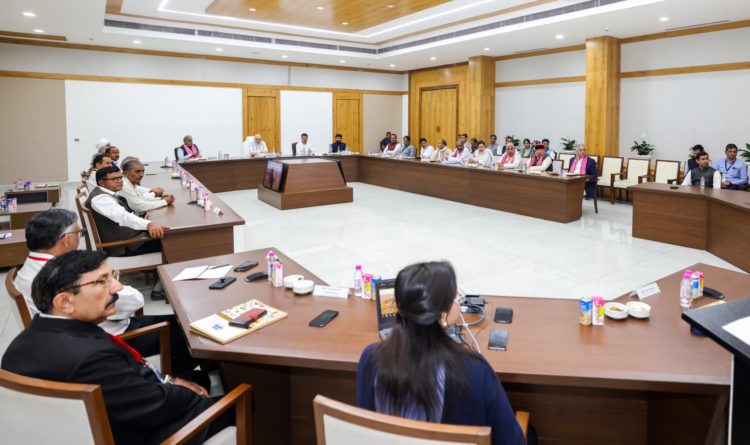 Shah chairs Parliamentary Panel meet; pushes White Revolution 2.0