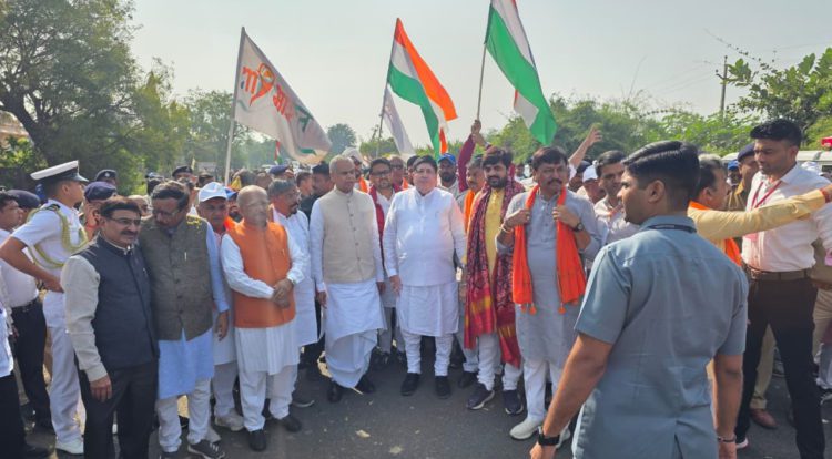 Sanghani attends Unity March with Guv in Vadodara