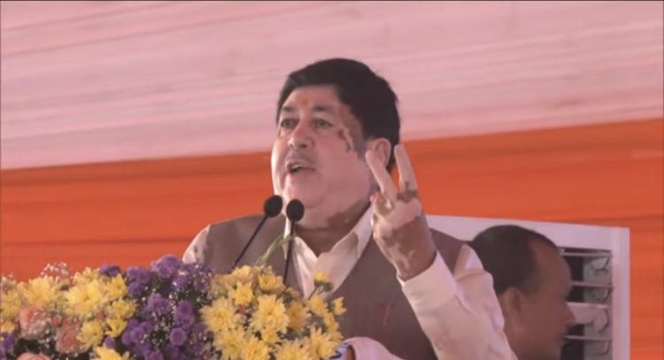 UP: “Kheti Ki Baat, Khet Par” sees Yogi and Sanghani engage farmers