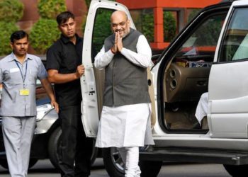 Shah leads Parliamentary team to Banas Dairy on field visit