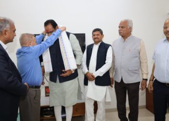 Sahakar Bharati felicitates Jitubhai Vaghani