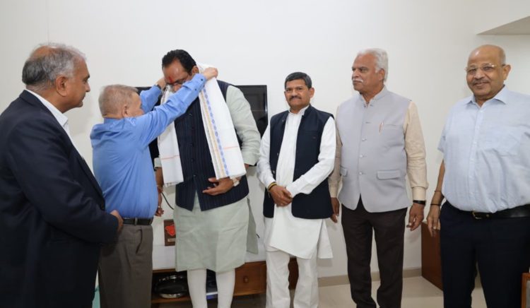 Sahakar Bharati felicitates Jitubhai Vaghani