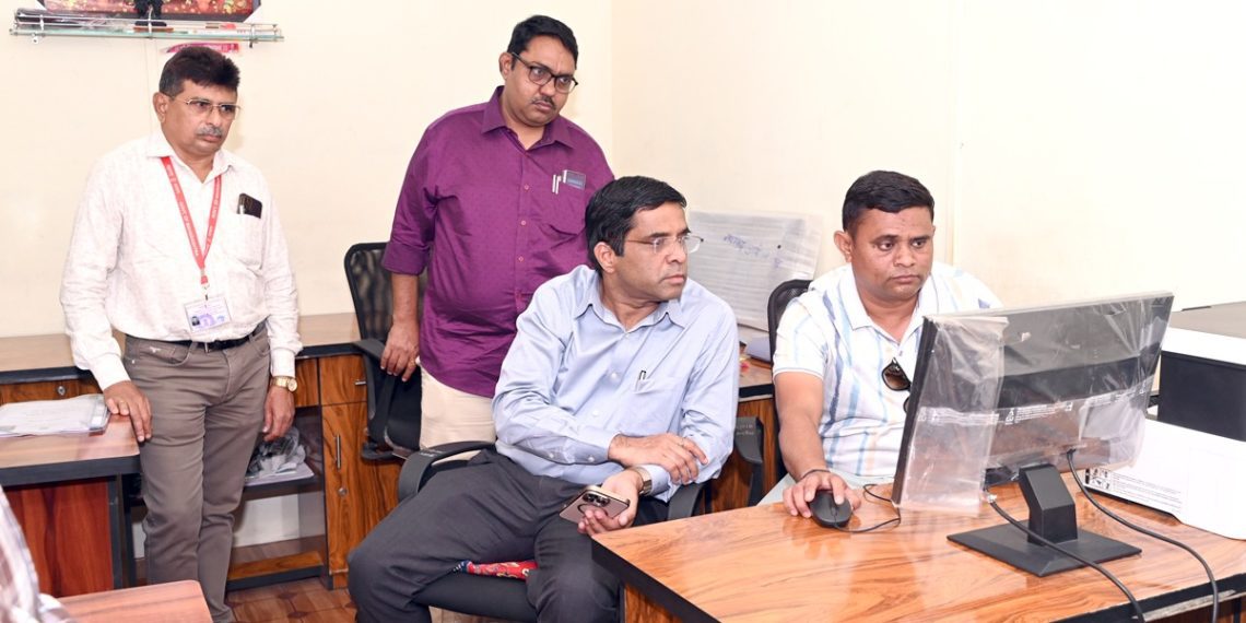 Co-op Commissioner reviews PACS Computerisation