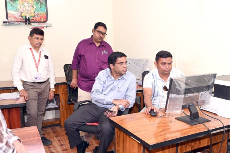 Co-op Commissioner reviews PACS Computerisation