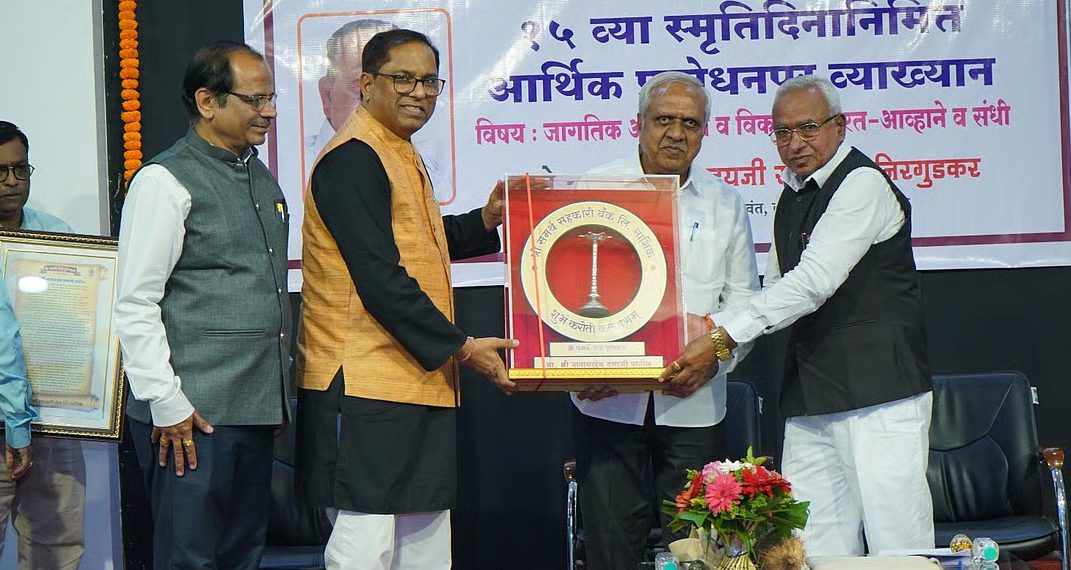 Nanasaheb honoured with Sahakarita Award