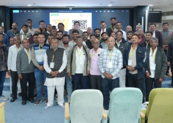 Sanghani receives Gujarat delegation at IFFCO headquarters