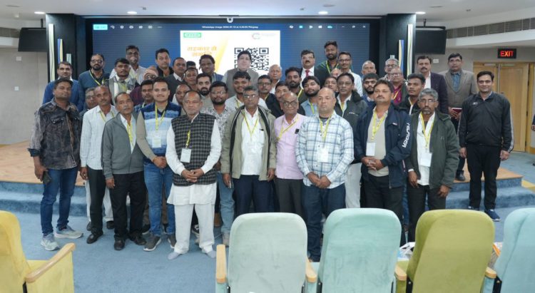 Sanghani receives Gujarat delegation at IFFCO headquarters