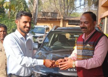 Damoh DCCB sanctions first vehicle loan after 10 Years