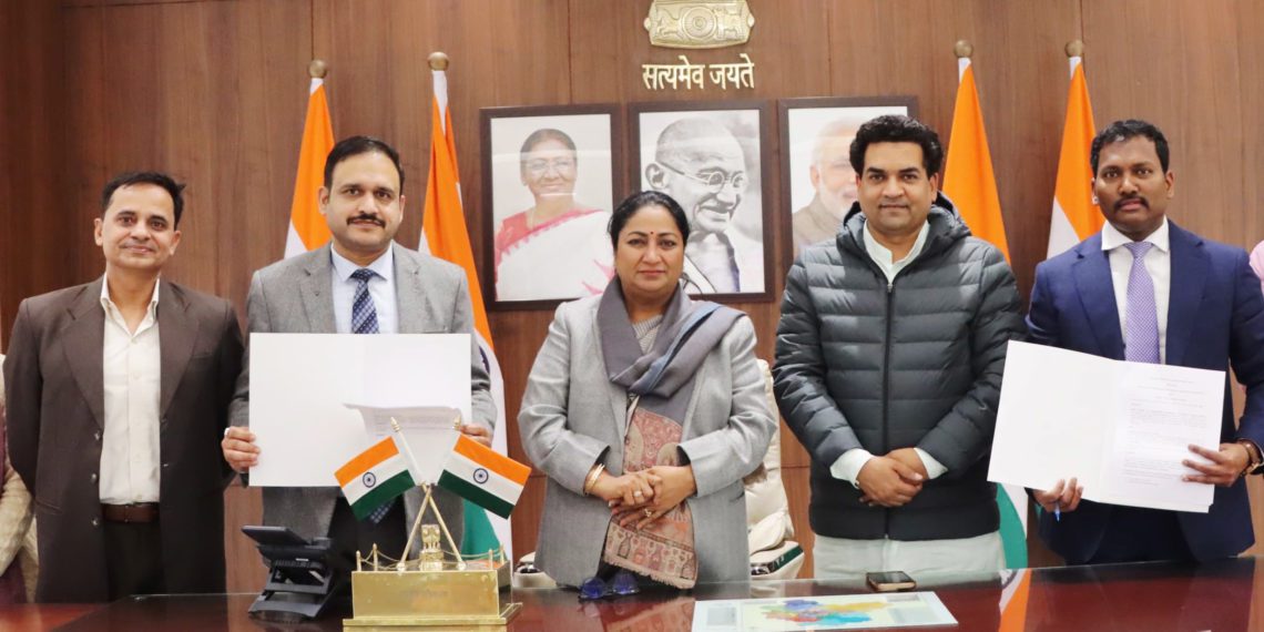 Bharat Taxi signs MoU with DTTDC in Rekha’s presence