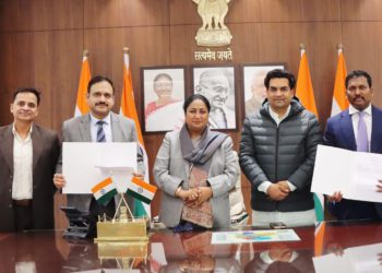 Bharat Taxi signs MoU with DTTDC in Rekha’s presence