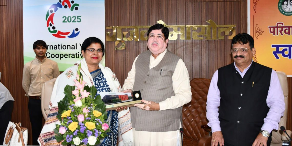 Odisha Co-op Fed Delegation visits GUJCOMASOL