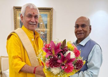 Awasthi meets J&K LG Sinha, discusses Co-op, Agriculture