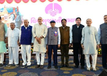 Sanghani congratulates Lakhani on Global Gujarati Role
