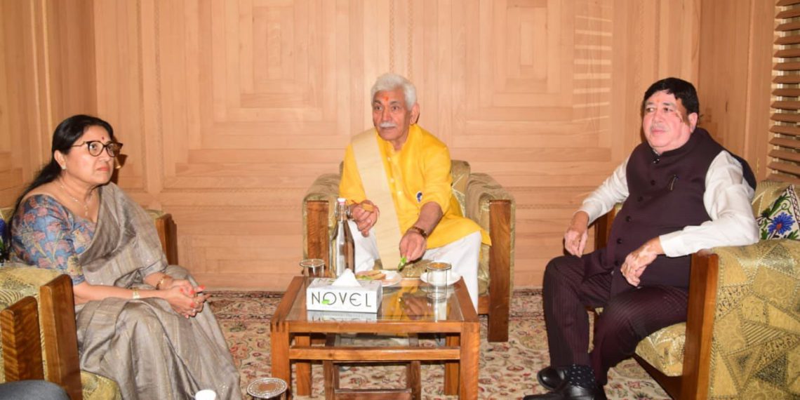 Sanghani meets Sinha, Focus on Co-operatives