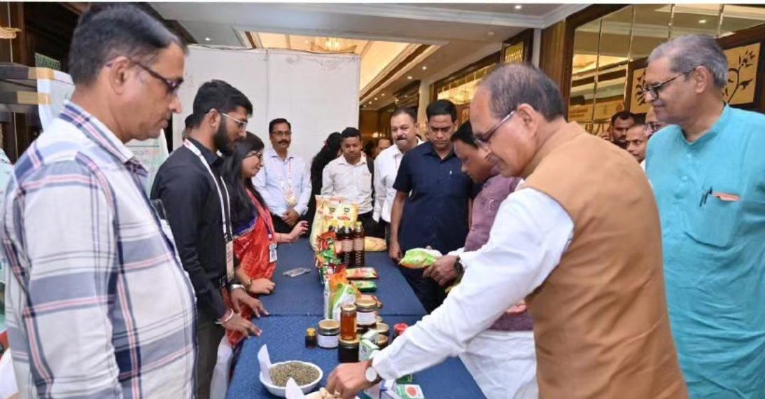 Chouhan visits NAFED Stall at Zonal Agri Conference