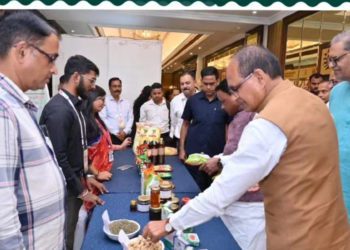 Chouhan visits NAFED Stall at Zonal Agri Conference