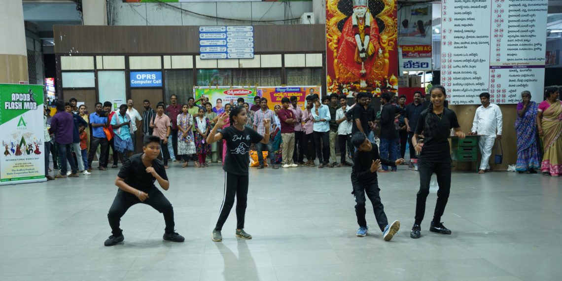 APCOB flash mob marks Dance Day in Vijayawada