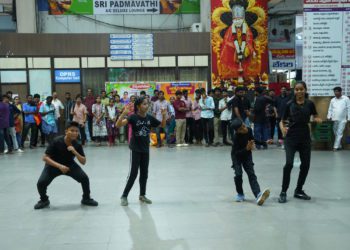 APCOB flash mob marks Dance Day in Vijayawada