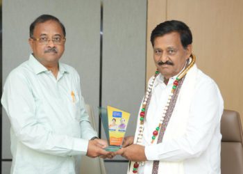 Deshmukh visits Beereshwar Society, backs Co-op Led Prosperity