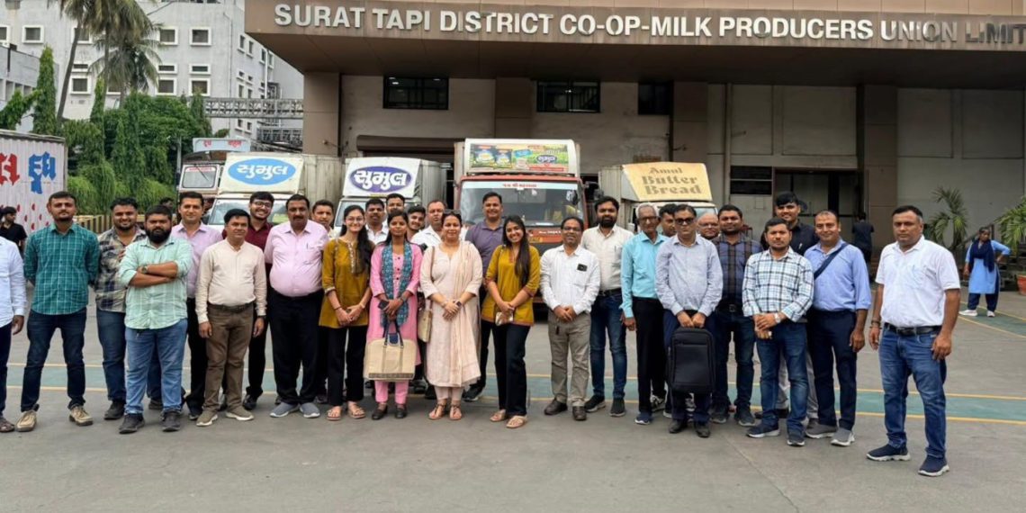 NCUI Training Participants visit Surat Cooperatives